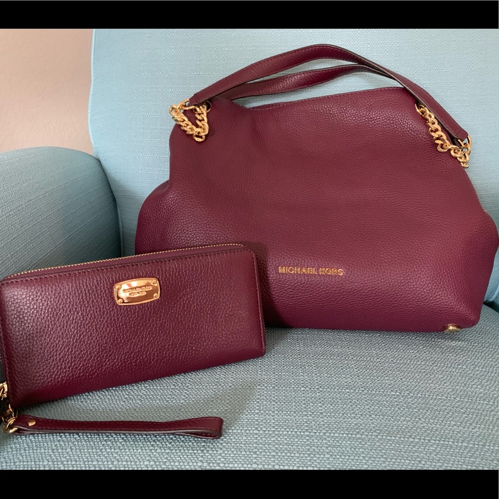 Like New Michael Kors Jet Set Chain Bag and Wallet